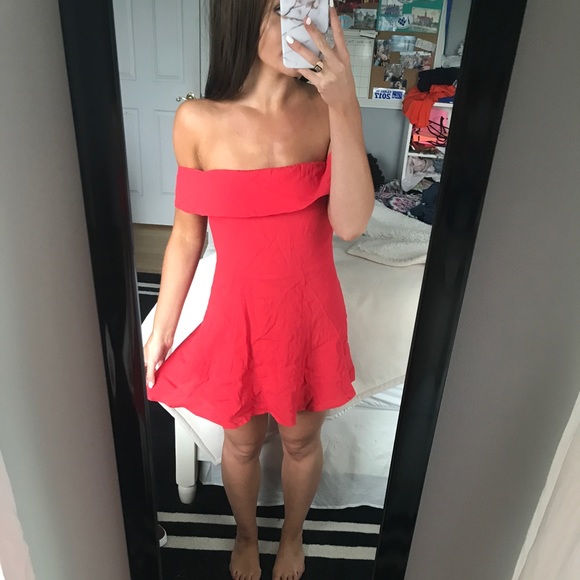 Lulus Dresses & Skirts - Lulu's red off the shoulder dress